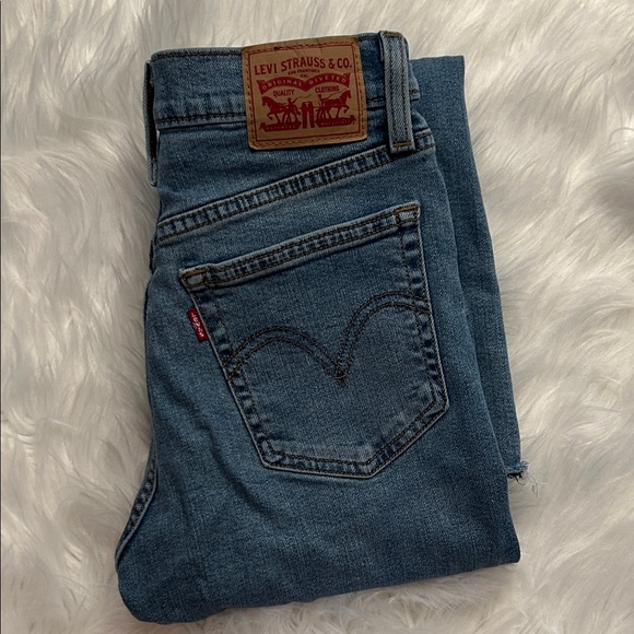 Levi's Wedgie Straight Jeans with Distressed Detail - Picture 5 of 5